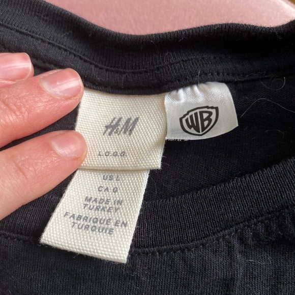 FRIENDS Black T-shirt 🥰 3 items for $20✌🏼 - Picture 3 of 3